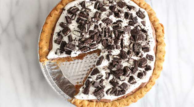 Recipe for Oreo Cream Pie - This pie is a fantastic last minute dessert, and it is so good! It also looks stunning - like you put much more work into it than you did.