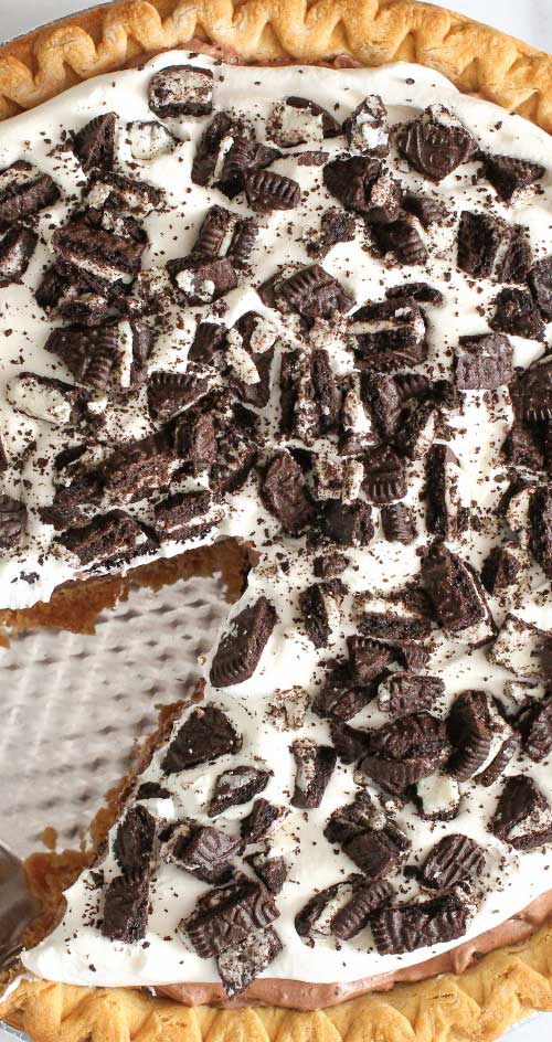 Recipe for Oreo Cream Pie - This pie is a fantastic last minute dessert, and it is so good! It also looks stunning - like you put much more work into it than you did.