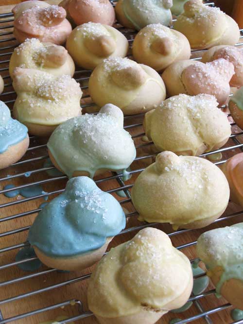 Italian Knot Cookies Recipe - There is nothing like a genuine homemade Italian cookie. It is like a little taste of love all wrapped in one small bite. These are a soft, moist and crumbly cookie with a citrus flavor that gives them a delicate fresh balance.