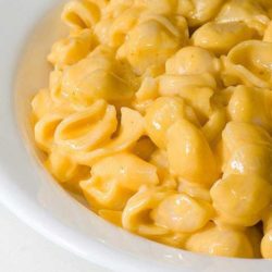 Recipe for The Extra Creamiest Cheesiest Mac n Cheese Ever - Almost as easy and fast to make as the boxed stuff. The advantage here…it’s only 5 ingredients.