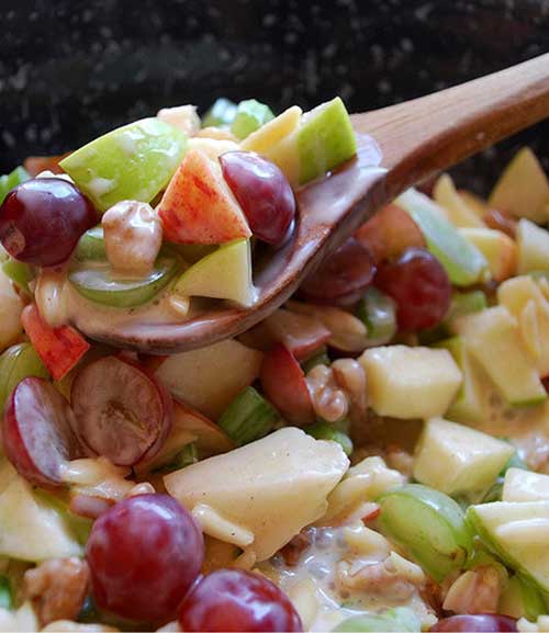 Recipe for Crunchy Apple and Grape Salad - Apples & grapes teamed up with crunchy almonds and walnuts, mixed with a cinnamon-y yogurt sauce. This is one great salad!