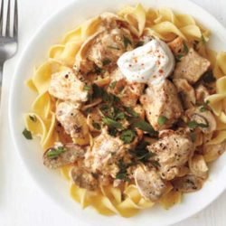 Recipe for Crockpot Chicken Stroganoff - This flavorful slow cooker chicken stroganoff recipe is easy to make in the afternoon, so you don’t have to rush to cook at the end of the day.