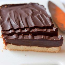 Recipe for Homemade Twix - I love Twix candy bars, but I'm not crazy about all the additives. This recipe is like Twix candy bar goes gourmet, but super easy to make. In fact, it's probably the easiest copycat candy bar recipe I've made!