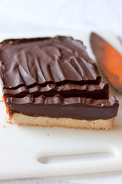 Recipe for Homemade Twix - I love Twix candy bars, but I'm not crazy about all the additives. This recipe is like Twix candy bar goes gourmet, but super easy to make. In fact, it's probably the easiest copycat candy bar recipe I've made!
