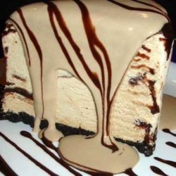 This Kahlua Ice Cream Pie makes me want to throw a party, just so I can serve this to all my guests and watch their jaws drop with OMG!!