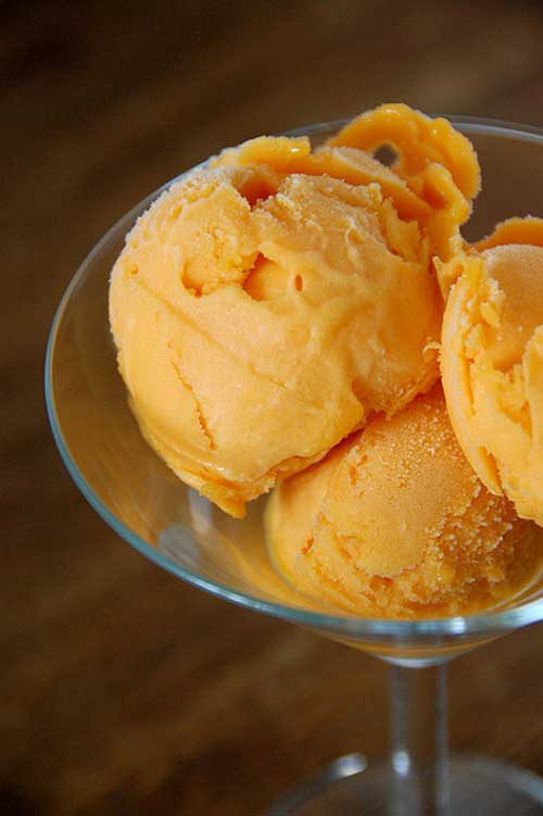 Recipe for Homemade Mango Sorbet -Anytime is a good time for sorbet. But this one is best to help you relax at the end of a day, care of the rum!