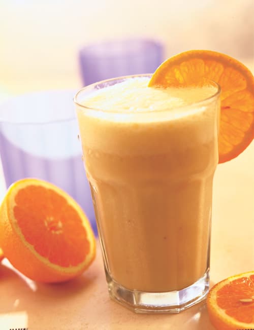 Recipe for Orange Dream Creamsicle Smoothie - A low-calorie, healthy smoothie that tastes just like a creamsicle. A perfect post-workout thirst quencher or mid-afternoon snack.