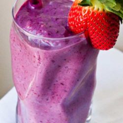 Now this is one yummy, heart-healthy smoothie! Blend this up, sip, and feel the love!