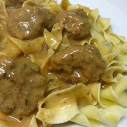 Recipe for Swedish Meatballs - These meatballs are very easy to make at home. Cooked and served in a beefy, creamy gravy.
