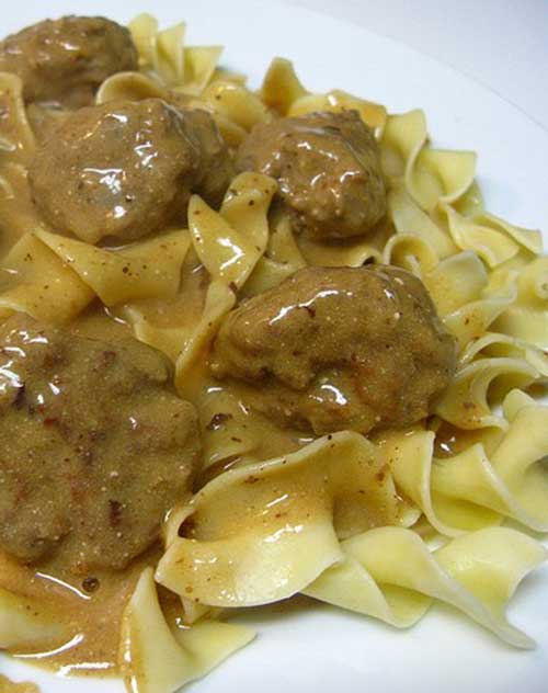 Recipe for Swedish Meatballs - These meatballs are very easy to make at home. Cooked and served in a beefy, creamy gravy.
