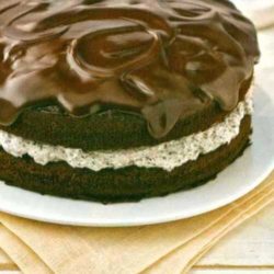 Recipe for Oreo Cookie Cake - A cake filled with Oreos, that tastes like a GIANT OREO! It doesn't get any better than that.