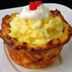 Recipe for Easy Breakfast Cupcakes - This is a really easy dish to prepare, and it looks so darn cute! It is also a great dish to serve on a buffet table because each serving is completely self-contained and can just be picked up and popped on a plate.