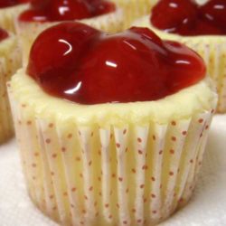 Recipe for Cherry Cheesecake Tarts - These little cheesecakes are fantastic. Not only that, but they’re laughably easy to make. You’ve absolutely got to try them !