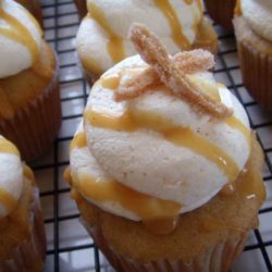 Recipe for Churro Cupcakes - I’m kind of crazy for both cinnamon and caramel-esque flavors, so I LOVE this cupcake.