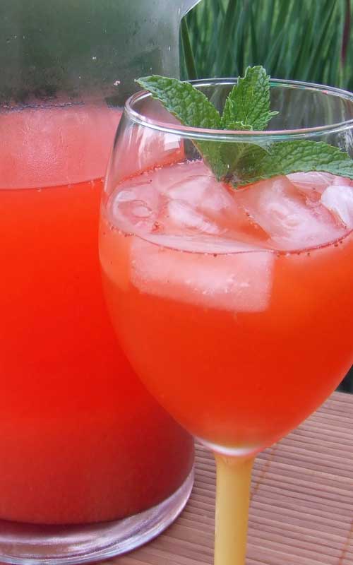 This delicious strawberry lemonade is perfect for baby showers and wedding showers this spring. Who are we kidding? It's perfect any time!