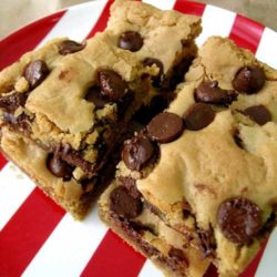 Recipe for Peanut Butter Chocolate Chip Blondies - Oh, how delicious these were! And I was pleasantly surprised to discover that they tasted nice with coffee. They are so quick to make and you’ll be rewarded with the delicious taste of gooey peanut butter and gooey chocolate in no time.