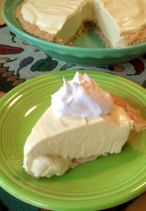 Only 4 ingredients are needed to make this no-bake lemon pie...SOOO easy! (and creamy and cold...perfect for those hot summer days!)