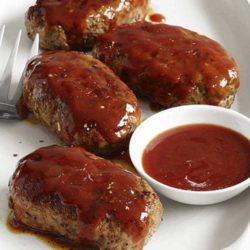 Recipe for Mini Skillet Meatloaves - Cooking meatloaf in small mini loaves makes quick work of this comforting dinner and you don’t have to heat up the house as the weather warms up outside!
