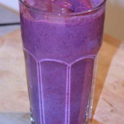 Recipe for Plum Crazy Purple Smoothie - To celebrate my spring fever I made my newest favorite smoothie. I already had it 3 times this week. It’s so refreshing!! I call it my feel good drink! However, I don’t know what I like more about the smoothie, the taste or the color?