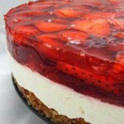 Recipe for Strawberry Pretzel Salad - This classic summer dessert features a crunchy pretzel crust, a creamy center and a fresh strawberry and JELL-O Strawberry Flavor Gelatin topping.