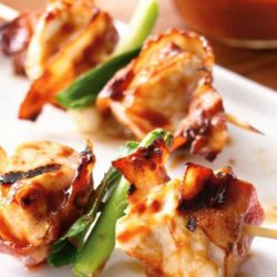 Recipe for Grilled Bacon Chicken Skewers - Here is a super simple recipe that helps you to turn four everyday ingredients into an extraordinary appetizer. A must try at any barbecue.