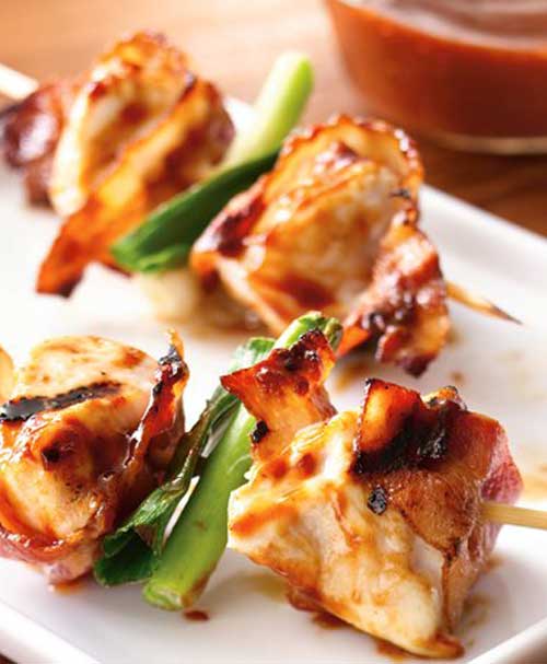 Recipe for Grilled Bacon Chicken Skewers - Here is a super simple recipe that helps you to turn four everyday ingredients into an extraordinary appetizer. A must try at any barbecue.