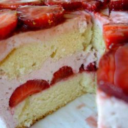 Now that strawberries are in season, I am pleased to introduce you to one of my favorite cakes. Say hello to my Strawberry Mouse Cake!