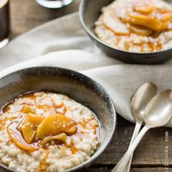 Recipe for Caramel Apple Oatmeal - Now you can have caramel apples for breakfast! My life is now complete!