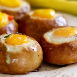 Recipe for Customizable Bread Bowl Breakfast - It’s so creative (yet simple) and allows for a variety of fillings depending on preference. Plus it looks amazing and is sure to impress