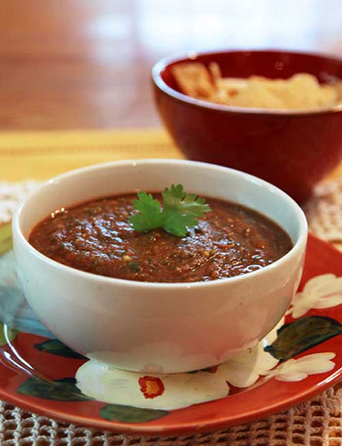 Recipe for Restaurant-Style Roasted Salsa Roja - This is the best restaurant-style salsa roja recipe because it is very simple, has great texture and uses roasted vegetables.