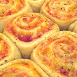 Recipe for Pizza Rolls - These pizza rolls are so cute, and not hard to make. Plus it's pizza...so EVERYONE will love them!