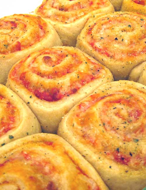 Recipe for Pizza Rolls - These pizza rolls are so cute, and not hard to make. Plus it's pizza...so EVERYONE will love them!