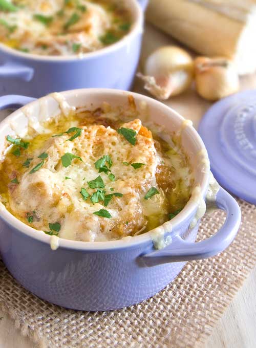 Recipe for French Onion Soup - If you have beef broth, making this is quite easy. Just caramelized some onions and before you know it, you will have a bowl of the best French onion soup you have ever eaten!