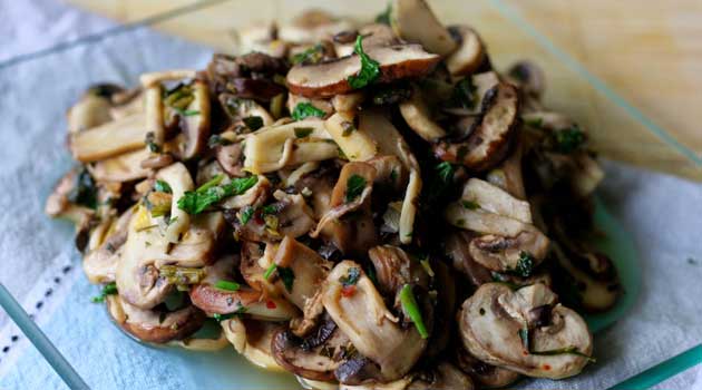 Garlic Mushrooms with Chili and Lemon Recipe - Flavorite