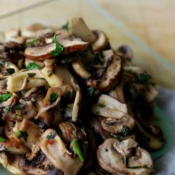 Recipe for Garlic Mushrooms with Chili and Lemon - A fabulously healthy baked mushrooms recipe, which uses the jazzy trio of lemon, garlic and chili to enhance the dish.