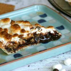 Recipe for Smores Pie - This S’mores Pie has every amazing element of the classic summer treat all inside a homemade pie crust!
