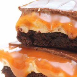 Imagine all the best parts of a Snickers bar, intensified! Honestly, if these Snickers Brownies don’t make you want to lick your screen, then I give up!