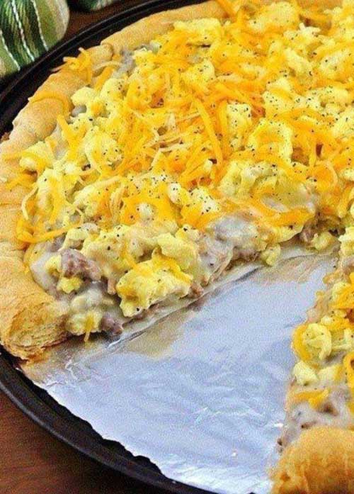 Sausage Gravy Breakfast Pizza - Flavorite