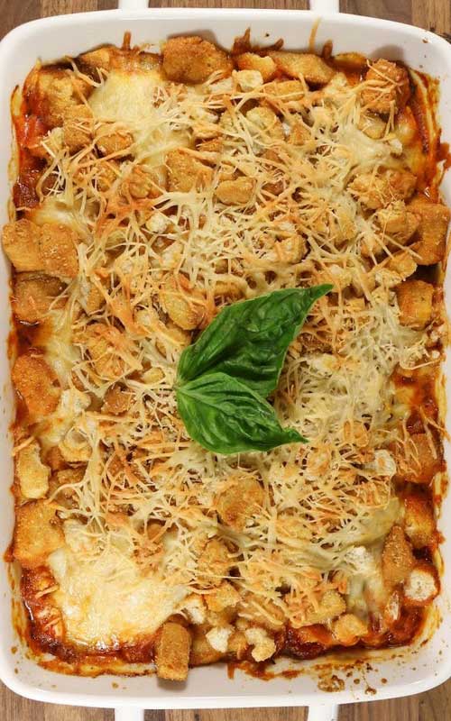 Recipe for Easy Chicken Parmesan Casserole - It is so much simpler to make this casserole instead of traditional chicken parm, but everyone will still be impressed when you pull this gorgeous casserole out of the oven.