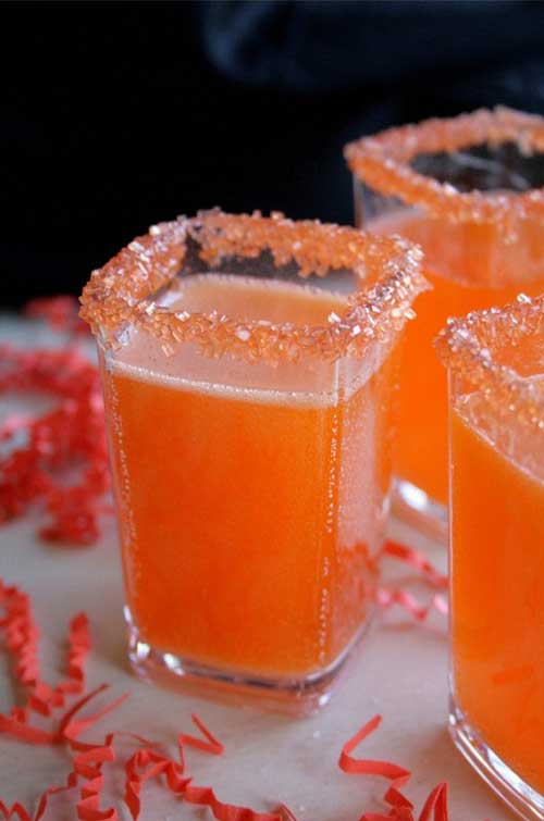 A delicious recipe for a Hocus Pocus Fizz made with white wine and rum.