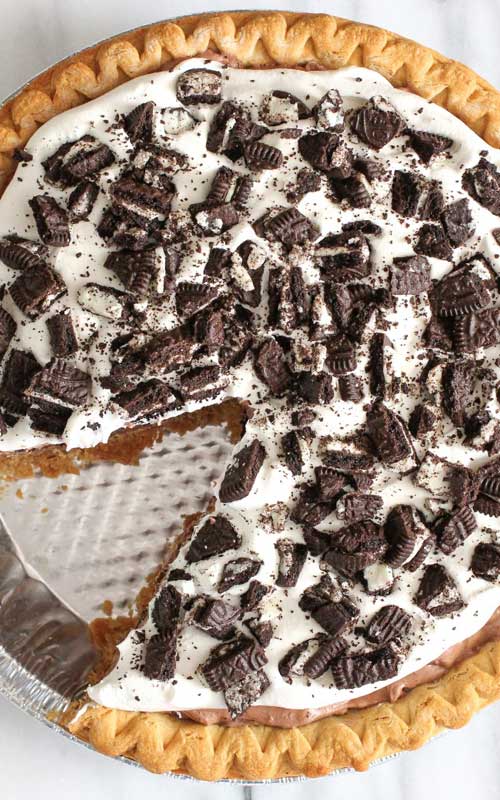 Recipe for Oreo Cream Pie - This pie is a fantastic last minute dessert, and it is so good! It also looks stunning - like you put much more work into it than you did.