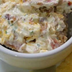 Recipe for Loaded Baked Potato Dip - This dip takes the best part of a loaded baked potato, and makes it easy to enjoy. PLUS this recipe is incredibly quick and easy!