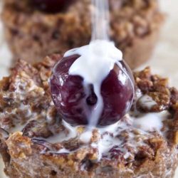 Recipe for Healthy Black Forest Baked Oatmeal - These took about five minutes to throw together and the flavor combination is my favorite yet! They are healthy, low fat, vegan, and have no added sugar.