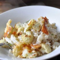 Recipe for Roasted Cheesy Cauliflower Risotto - Texture and flavor all rolled into one bubbling pan of arborio. Caramelised, cheesy bits in the roasted parts, and the soft, flavor-soaked bits care of the risotto.