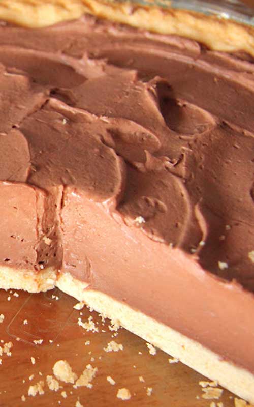 Recipe for Easy Chocolate Kahlua Cheesecake - Decadent, tempting chocolate cheesecake with the taste of coffee liqueur...and it comes together in minutes! What could be better?