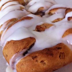 Recipe for Cinnamon Roll Loaf - Doesn't this look YUMMMMY?!? It literally took 5 minutes to make, 40 minutes to bake & about 10 seconds to drizzle.