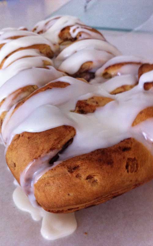 Recipe for Cinnamon Roll Loaf - Doesn't this look YUMMMMY?!? It literally took 5 minutes to make, 40 minutes to bake & about 10 seconds to drizzle.