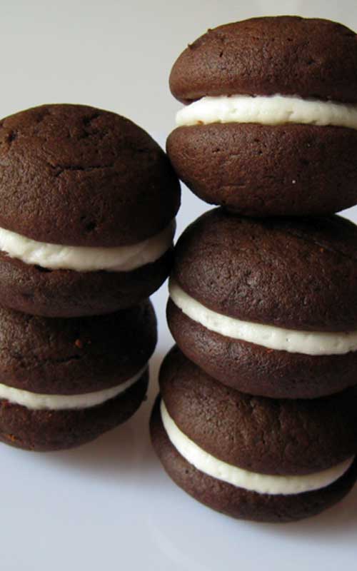 Recipe for Mini Oreo Whoopie Pies - Here is a yummy play on the classic American cookie, the Oreo. Creamy vanilla filling between two cakey, chocolatey cookies...so good!