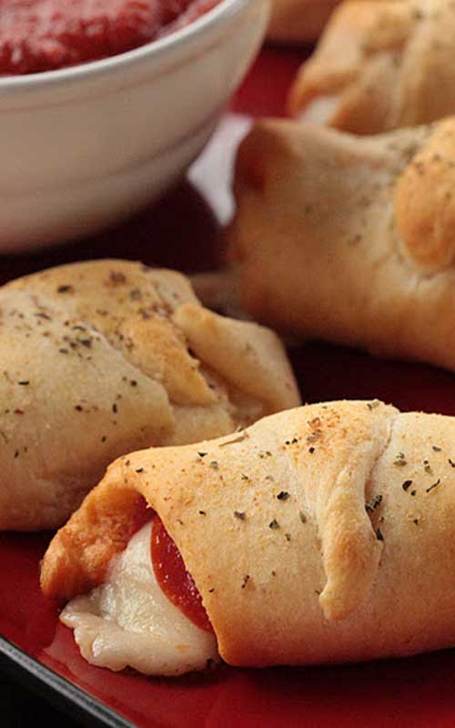 Recipe for Pepperoni Pizza Crescent Roll-Ups - Five-ingredient pizza roll-ups are ready for snacking or lunchtime in half an hour. It would even be a great recipe to let your kids make...and what kid doesn't like pizza?