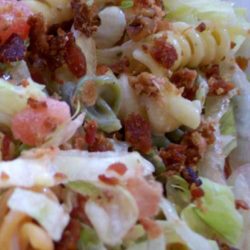 Recipe for BLT Pasta Salad - This is an easy and flavorful pasta salad that I'm always asked to bring to potlucks. You can have it ready in under 20 minutes! It is really that easy.